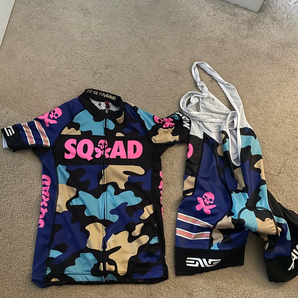Cycling jersey and bibs! Size small in top, medium in bibs. Good condition.